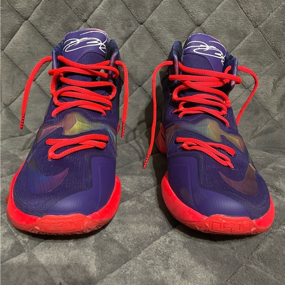 Lebron 13 Basketball Shoes - Picture 2 of 7